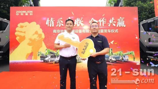 中联重科汽车起重机批量交付南京壮磐
