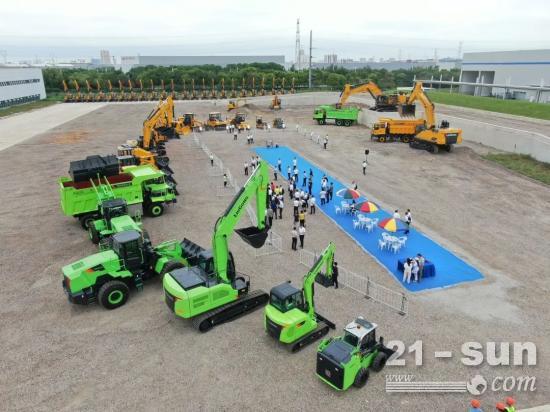 国四加速度 | 柳工国四新品品鉴会亮点频现