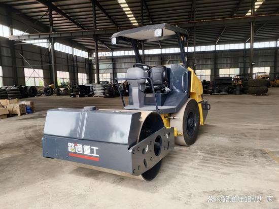4吨全液压式压路机，压实从容更省心