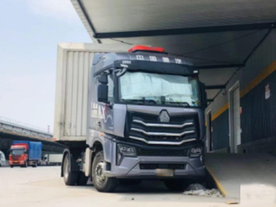 豪沃MAX轻奢版助力用户多拉快跑，为高效物流持续赋能