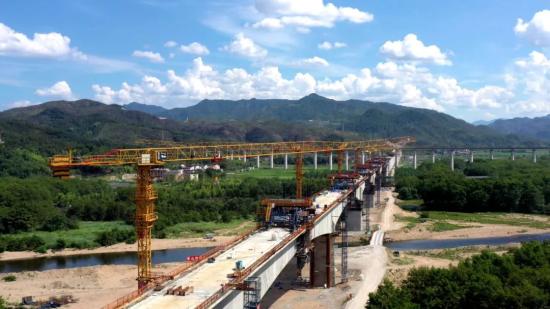 凌空起舞，飞跨南北！徐工群塔助建浙江“诗画走廊”