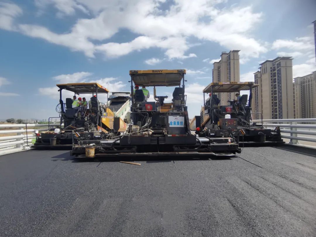 筑路架桥｜三一路机成套设备助力厦门翔安跨海大桥建设！