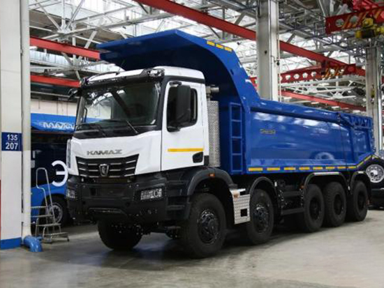 来自战斗民族的自卸狠角色，能拉60吨货，卡玛兹65805五轴自卸车实拍