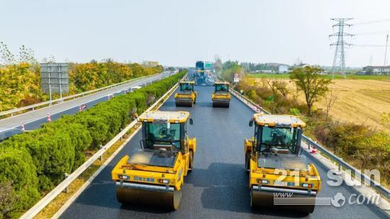 扬民族自信！徐工成套沥青路面装备助力家乡高速建设！