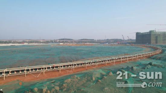 全球首台螺旋斜坡道小转弯连续<em>皮带机</em>在铁建重工下线