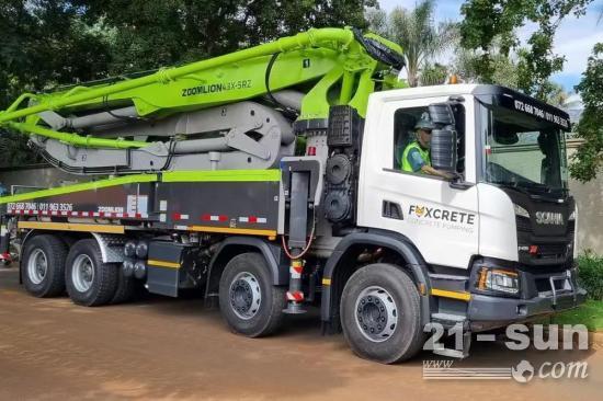 中联重科首台右驾斯堪尼亚底盘43X-5RZ泵车