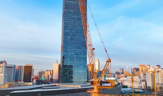 助建摩天双子塔 | 徐工动臂塔机闪耀“云端”
