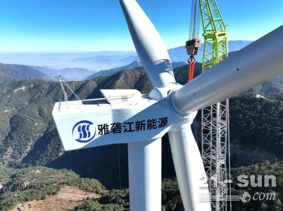 中联重科起重机腊巴山风电项目圆满首吊