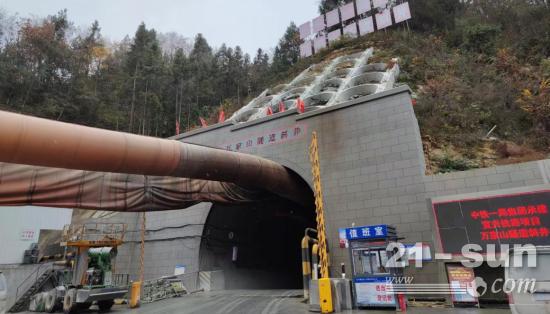 “特种兵”上新 | 铁建重工新一代凿岩台车助力宜兴联络线建设