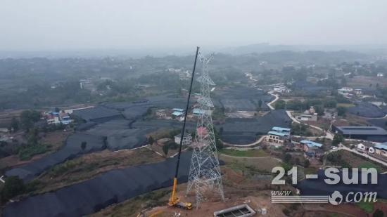 五桥8节臂！来看看徐工130吨大吊车攀登式巨擘擎天！