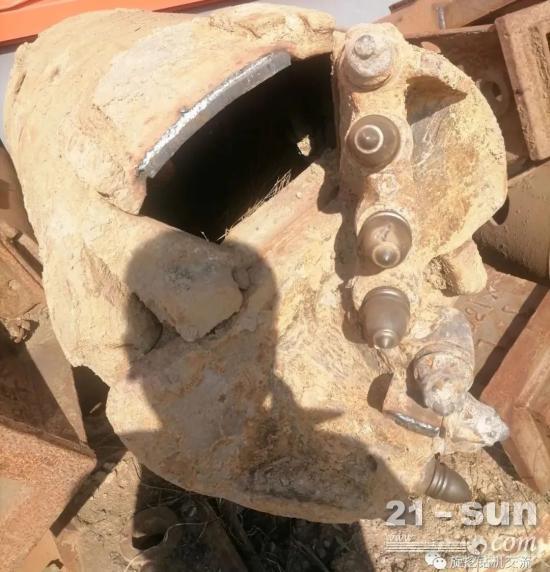 旋挖钻机打桩时，应如何选取钻具？