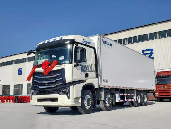 510马力曼机还是自动挡，上装也给力，这款8X4豪沃MAX冷藏车配置真不错