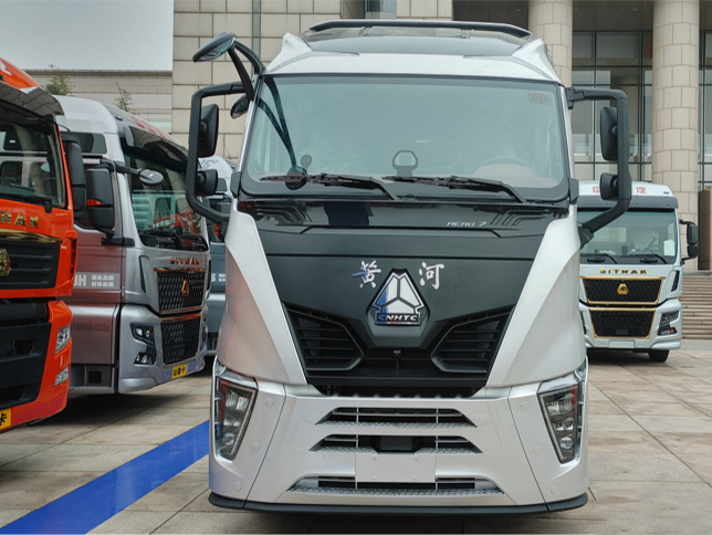 800马力国产重卡问世！ 中国重汽2023再放大招