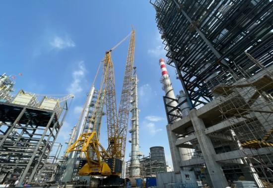 800吨履带吊亮相，257吨一次拿捏！