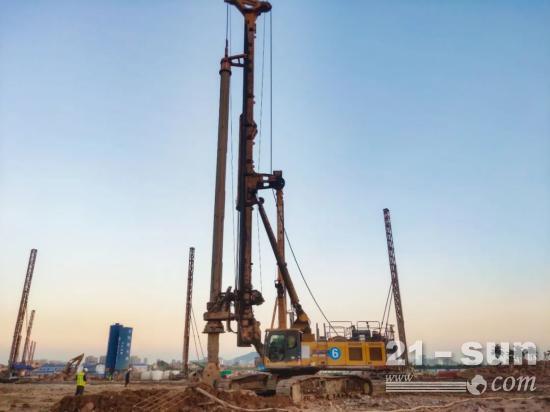 广州绿色储能基地，徐工旋挖钻机群花岗岩地层打桩基！