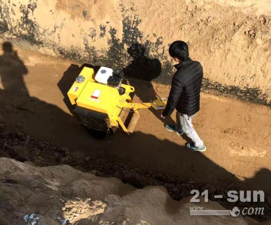 做好小型压路机<em>漆面</em>保护工作很重要