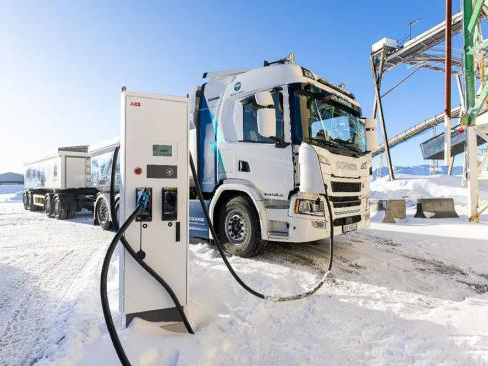 输出612匹马力，总重达66吨，这台斯堪尼亚25P电动卡车“打鸡血”了？