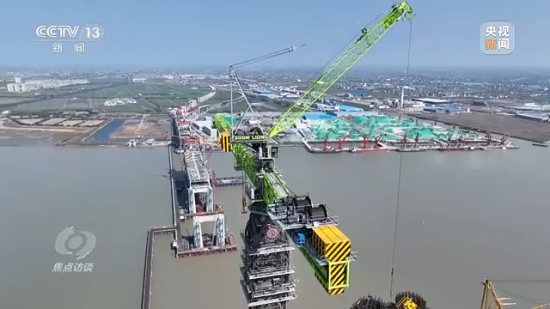 央视《<em>焦点访谈</em>》重磅聚焦！看中联重科吊装重器硬核引领