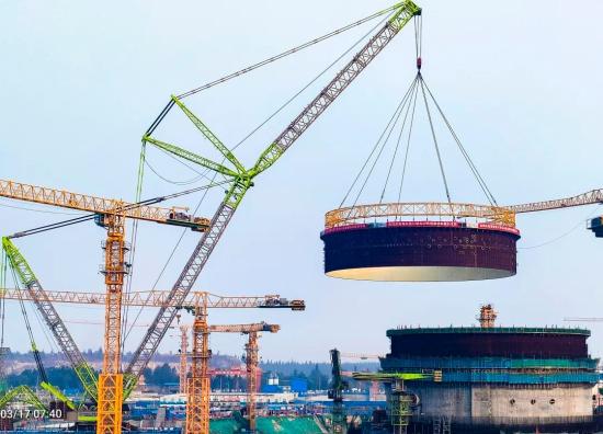建功海南昌江核电，中联重科履带吊成功吊装4号机组钢衬里模块四
