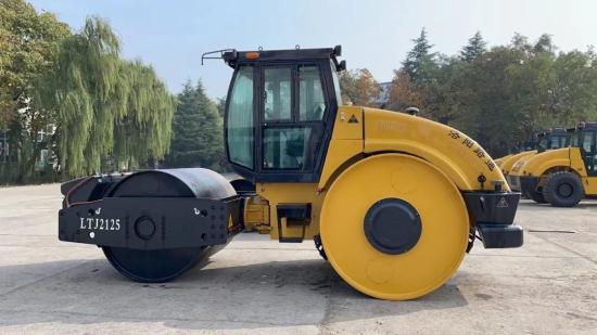 高效压实 稳固舒适丨当然就选LTJ2125压路机！