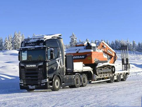 卧铺宽度达1米，斯堪尼亚超大驾驶室真车亮相，实拍带你感受一下