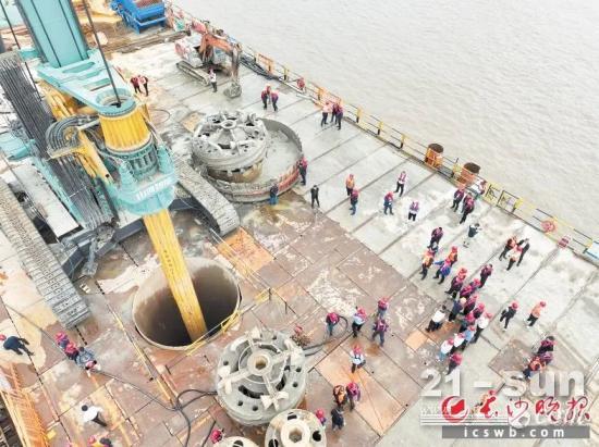 “全球第一鉆”閃現長沙！山河智能研制世界最大旋挖鉆機