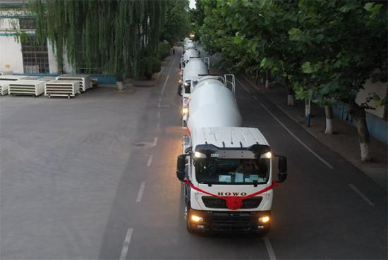再接再厉 山推建友混凝土搅拌车批量发车