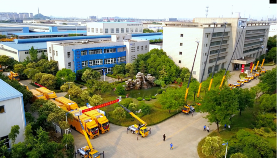 海伦哲产品集中交付，首批次28米蓝牌新品高空车发车
