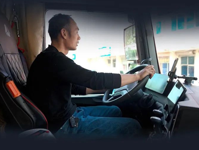 往返云贵川，每趟多省四五百，杨师傅力赞汕德卡是他的好战友！