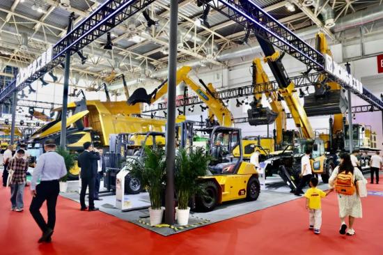 实力钜献！徐工高性能重载锂电<em>专用叉车</em>强势登陆BICES 2023