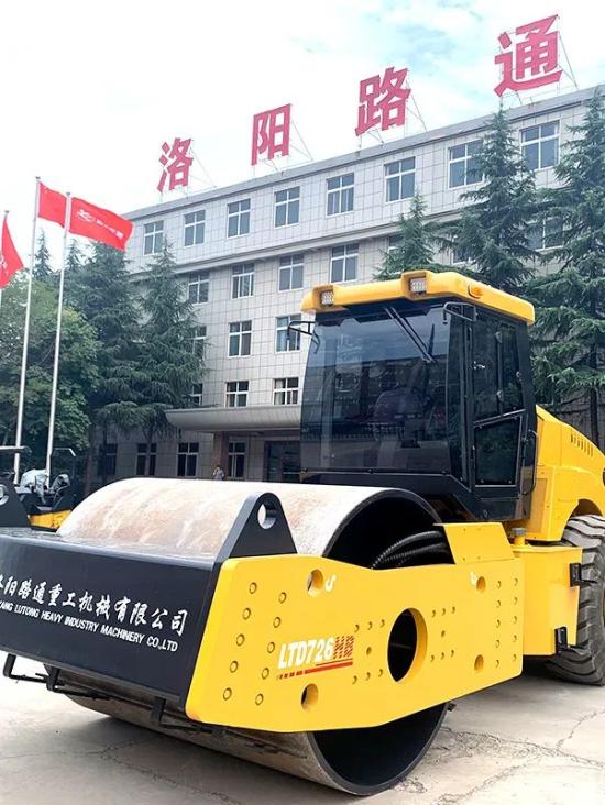 压路机届的顶梁柱 | 路通LTD726HB压路机，不论何种工况都任它行！