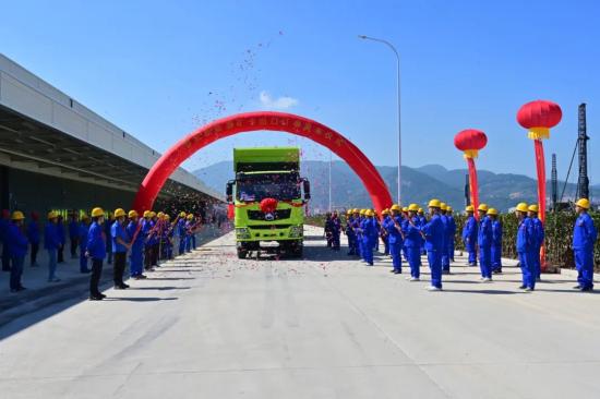 青拓重工首批新能源矿卡出口订单发车仪式顺利举行