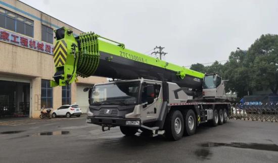 新车发布丨ZTC1300A863-1“钢锋铁刃，纵横八方”，中联重科五桥130吨汽车起重机新品来袭
