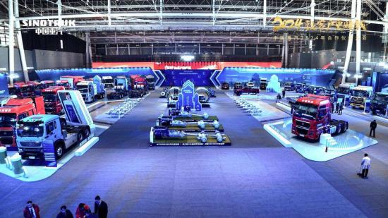 遥遥领先 | 中国重汽成功卫冕2023销冠 2024让客户更赚钱