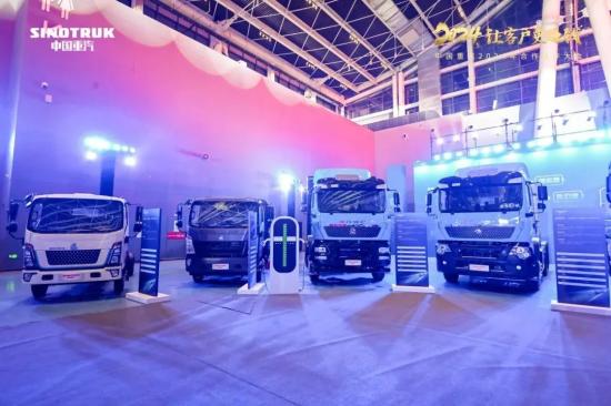 <em>蓝立方</em>--中国重汽全新技术品牌发布