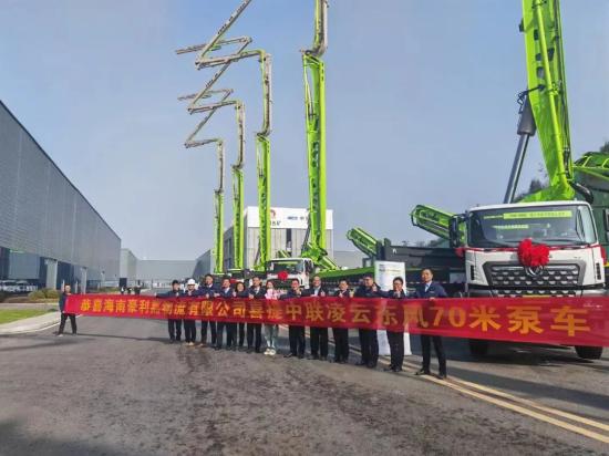 “三箭齊發”！中聯重科東風70米泵車批量交付海南
