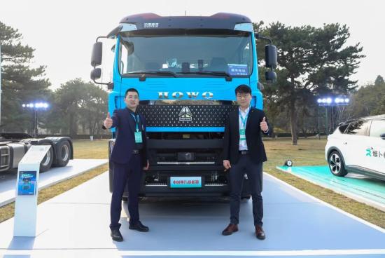 科技赋能，智行千里丨中国重汽新能源亮相电动汽车百人会！
