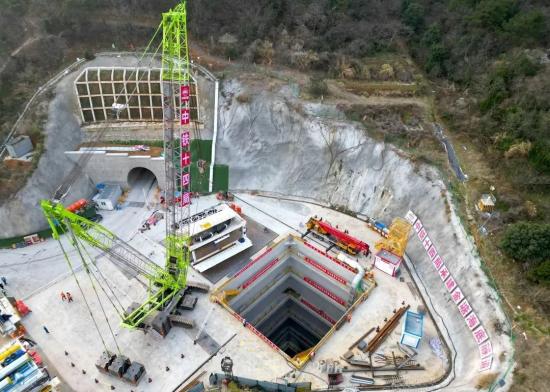 不负春光！中联重科装备助力各地重大工程建设“加速跑”
