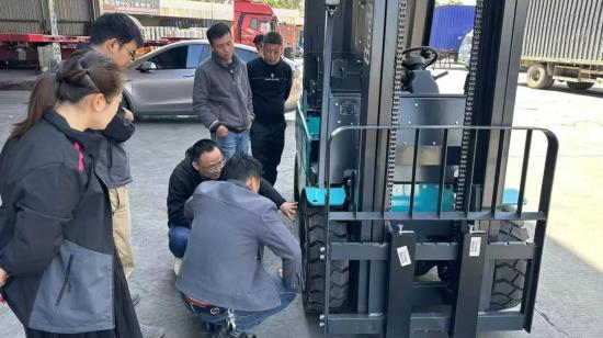 一试就来电！宝骊叉车泉州物流园现场集中签单X3B