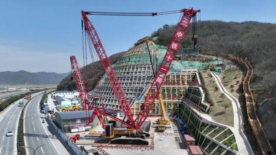 又战一“程”！世界最长海底高铁隧道“定海号”盾构机刀盘成功下井