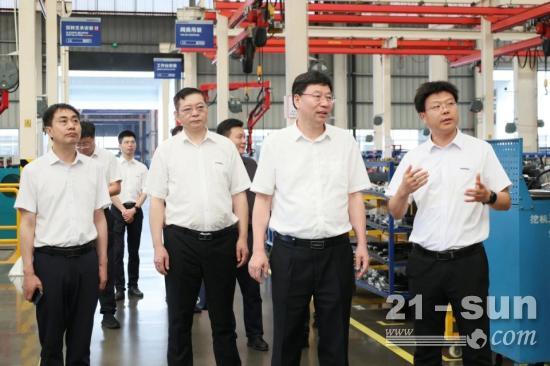 中国工程院院士、中南林业科技大学党委书记吴义强一行到山河智能开展访企拓岗活动