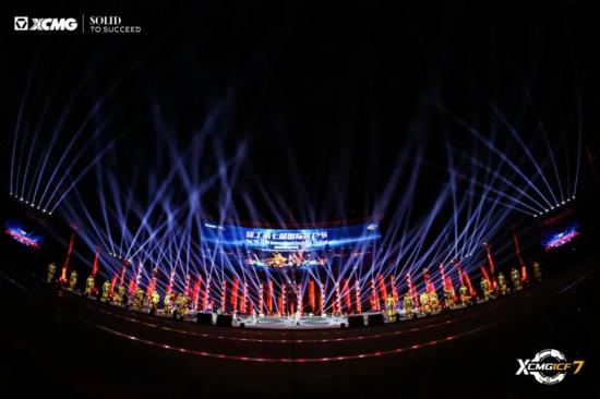 吊装新业务来了！看<em>徐工</em>G2如何领衔国家队灯光舞美搭建