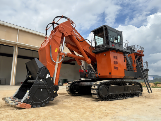 日立建机EX1900-6原装进口超大型液压挖掘机正式交付海螺水泥
