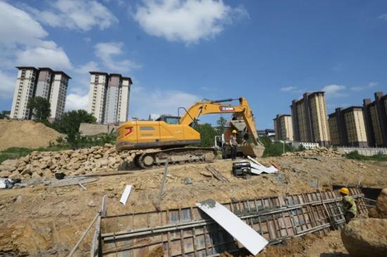 徐工XE200GA硬核攻坚国道建设，“开路先锋”实力出圈！