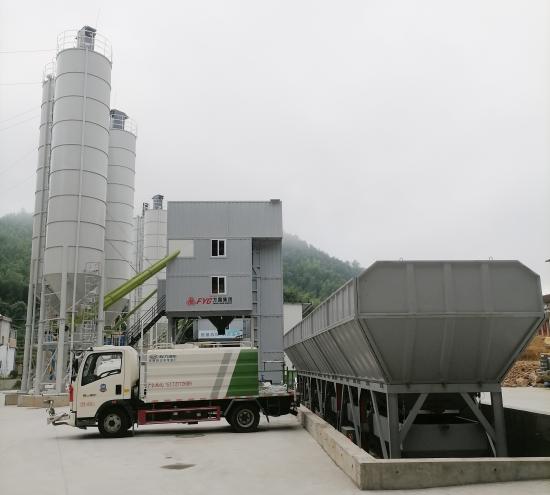 方圆集团HZS180D型搅拌站服务霍英绿色公路建设