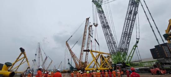 中联重科 ZCC89000 完成欧洲海上风电项目千吨级导管架吊装