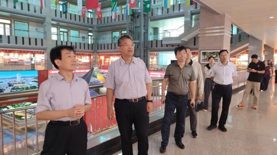 山东科技大学一行来宾参观方圆集团