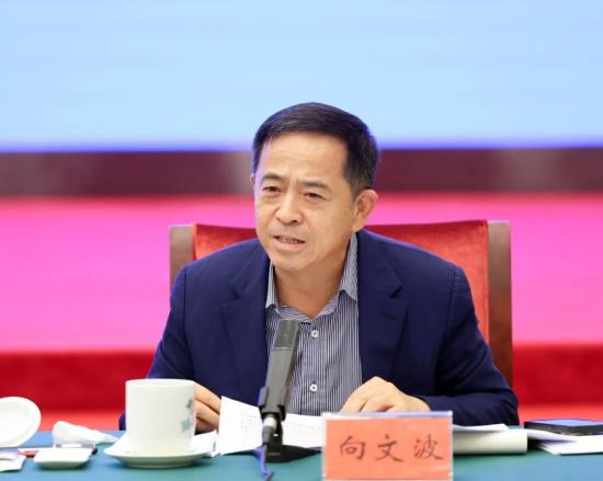 全国政协委员向文波：以法治“引擎”激活企业高质量发展新动能