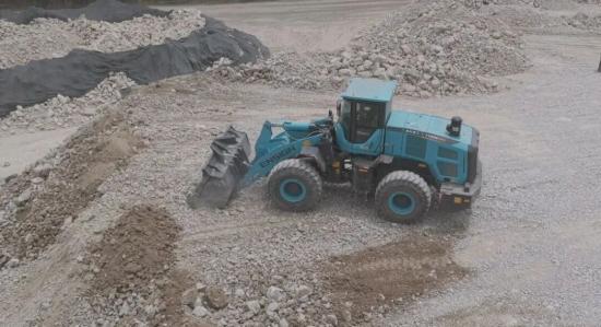 高温、高粉尘、高强度？看英轩混动装载机如何硬核破局