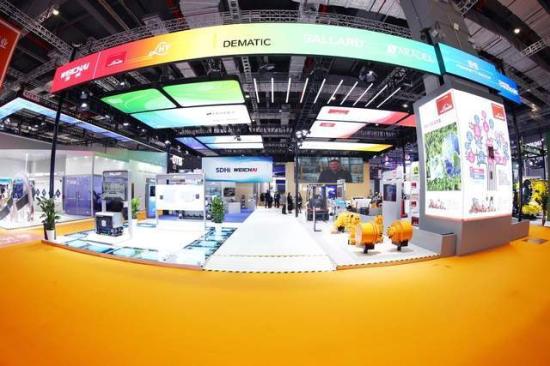 潍柴七大海外品牌亮相进博：汇聚全球顶尖科技，深耕国际化之路